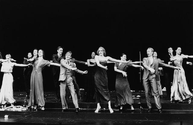 „Walzer“ von Pina Bausch im Koninklijk Theater Carré Amsterdam, Spielzeit 1981/82