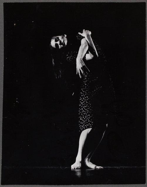 Pina Bausch in „Wiegenlied“ von Pina Bausch in der Folkwang Hochschule Essen, Spielzeit 1972/73