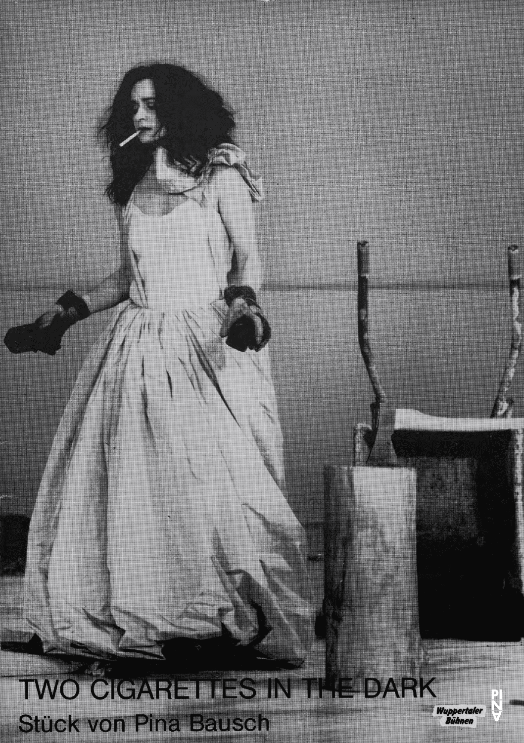 Programmheft zu „Two Cigarettes in the Dark“ von Pina Bausch mit Tanztheater Wuppertal in Wuppertal, 26. April 1992