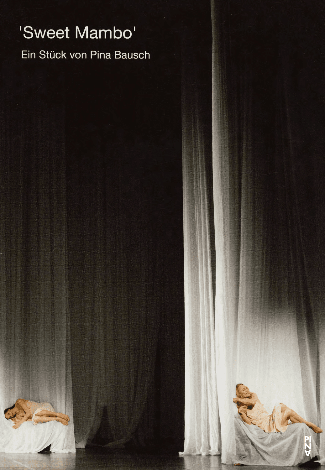 Programmheft zu „'Sweet Mambo'“ von Pina Bausch mit Tanztheater Wuppertal in Wuppertal, 25.11.2010–28.11.2010