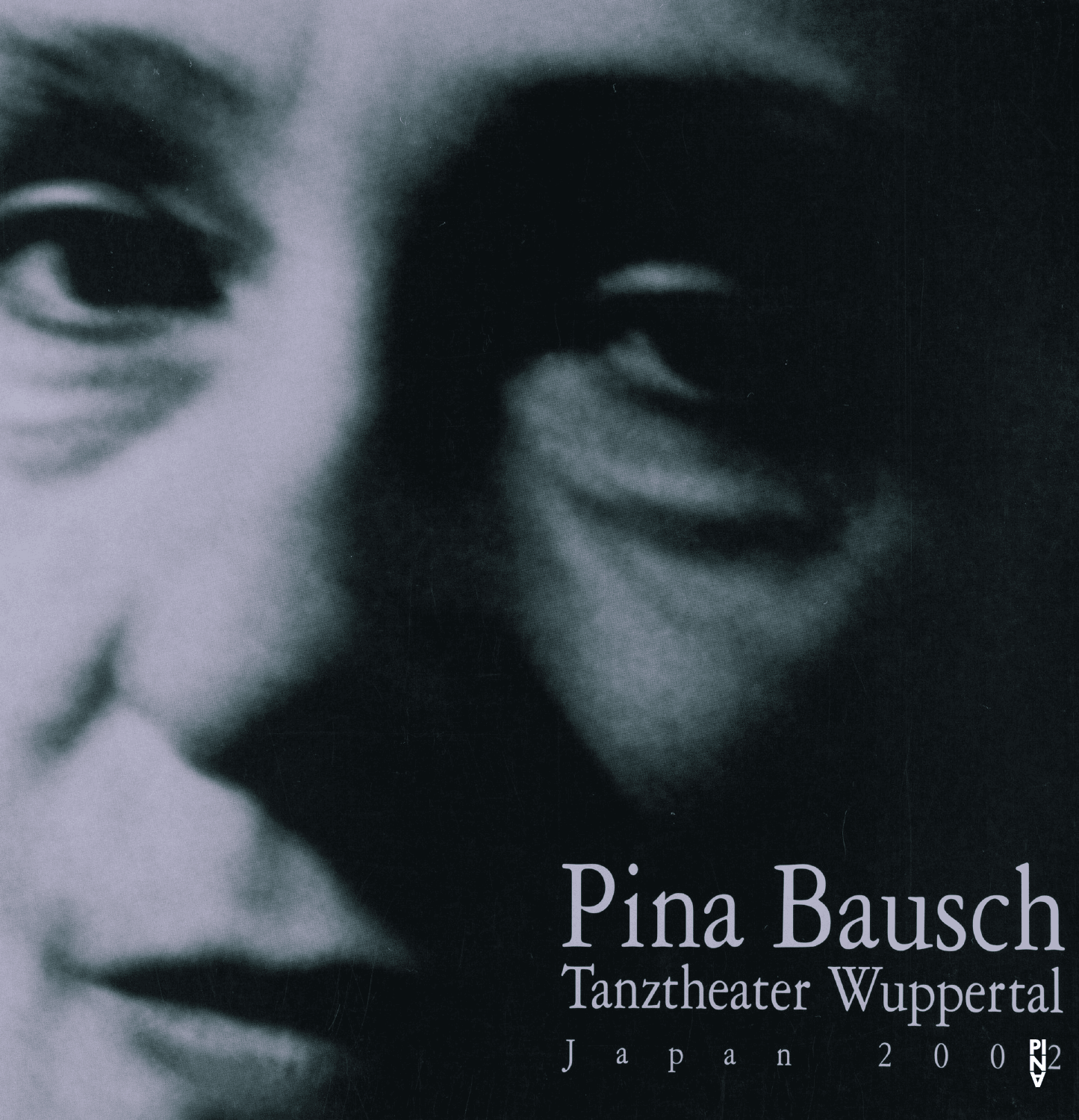 Programmheft zu „Die sieben Todsünden“, „Masurca Fogo“ und „Wiesenland“ von Pina Bausch mit Tanztheater Wuppertal in Otsu, Saitama und Tokio, 11.05.2002–01.06.2002