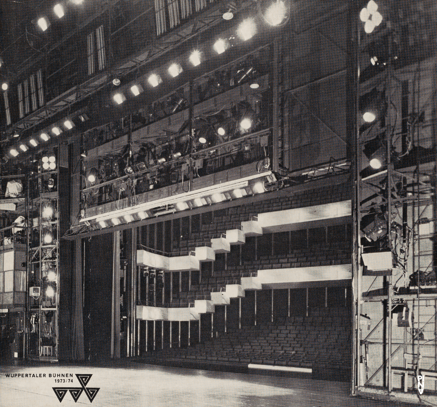 Programme de la saison pour « Yvonne, Prinzessin von Burgund » de Boris Blacher et « Fritz » et « Iphigenie auf Tauris » de Pina Bausch avec Tanztheater Wuppertal à Wuppertal, 15 sept. 1973 – 21 avr. 1974