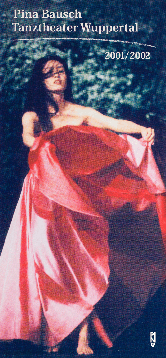 Spielzeitprogramm zu „Água“, „Der Fensterputzer“, „Die sieben Todsünden“ und weiteren von Pina Bausch mit Tanztheater Wuppertal und „Kontakthof. Mit Damen und Herren ab „65““ von Pina Bausch mit Kontakthof-Ensemble Damen und Herren ab ´65 in Antwerpen, Berlin, London und weiteren, 31.08.2001–30.06.2002