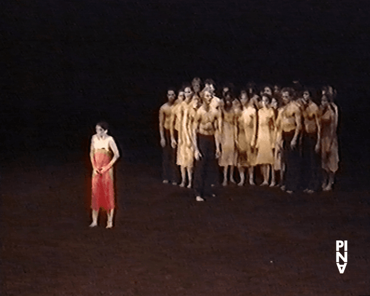 „Das Frühlingsopfer“ von Pina Bausch mit Tanztheater Wuppertal in Wuppertal (Deutschland), 20.10.1998–21.10.1998