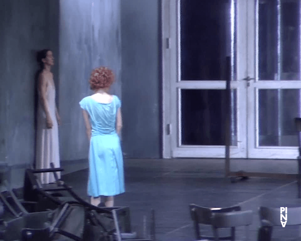 « Café Müller » de Pina Bausch avec Tanztheater Wuppertal Venise (Italie), 18 mai 1983 – 18 mai 1985 (2/2)