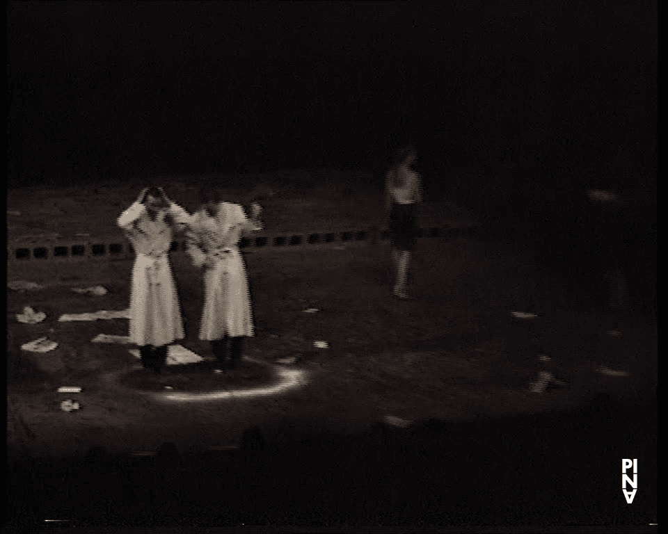 „Palermo Palermo“ von Pina Bausch mit Tanztheater Wuppertal in Wuppertal (Deutschland), 19. Dezember 1995 (2/2)