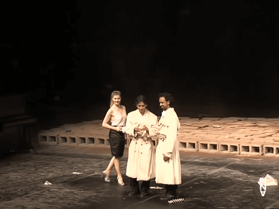 „Palermo Palermo“ von Pina Bausch mit Tanztheater Wuppertal in Wuppertal (Deutschland), 16. Januar 2011 (3/3)